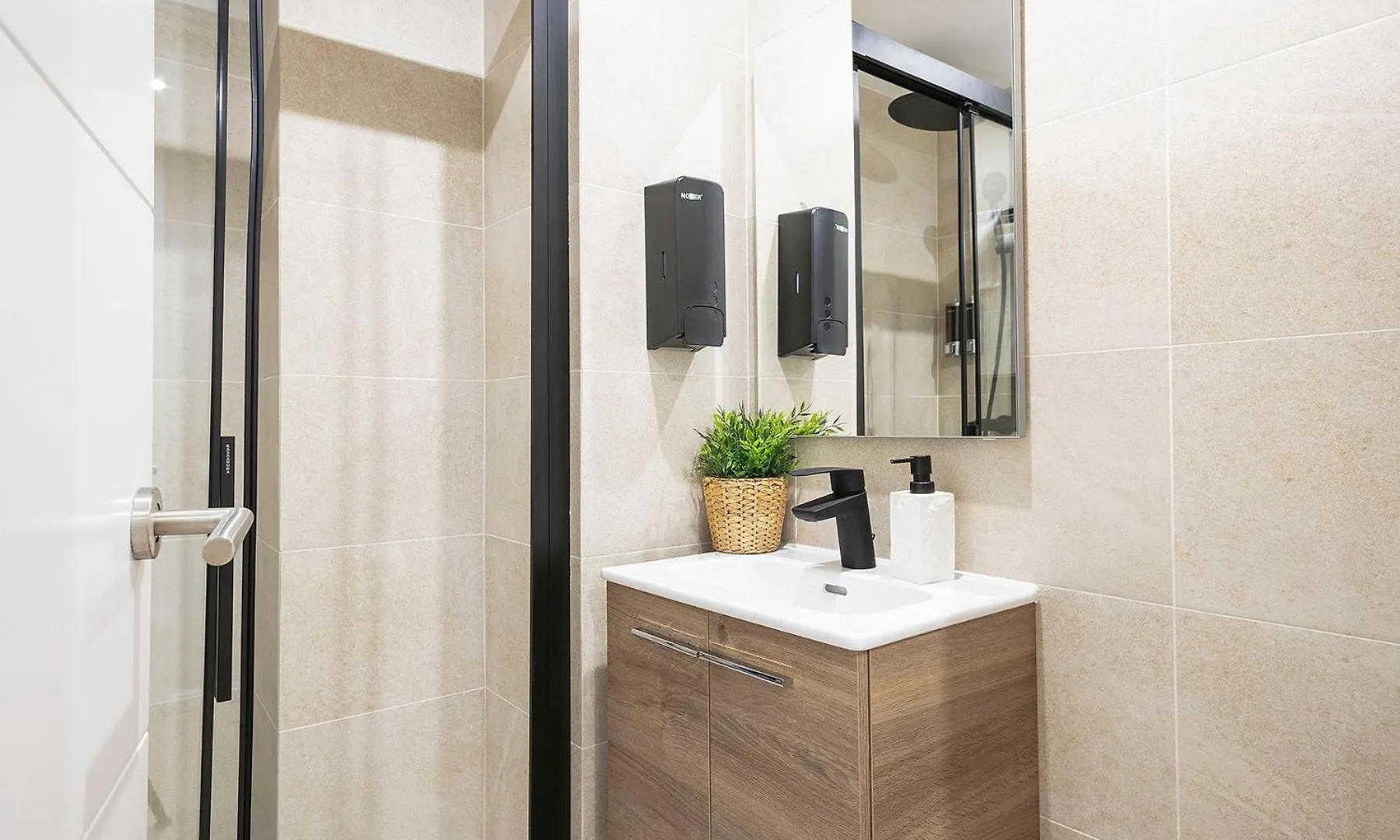 Your Home- Apartment Camp Nou 2B L'Hospitalet de Llobregat İspanya